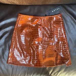 Motel Rocks snakeskin mini skirt tan/brown